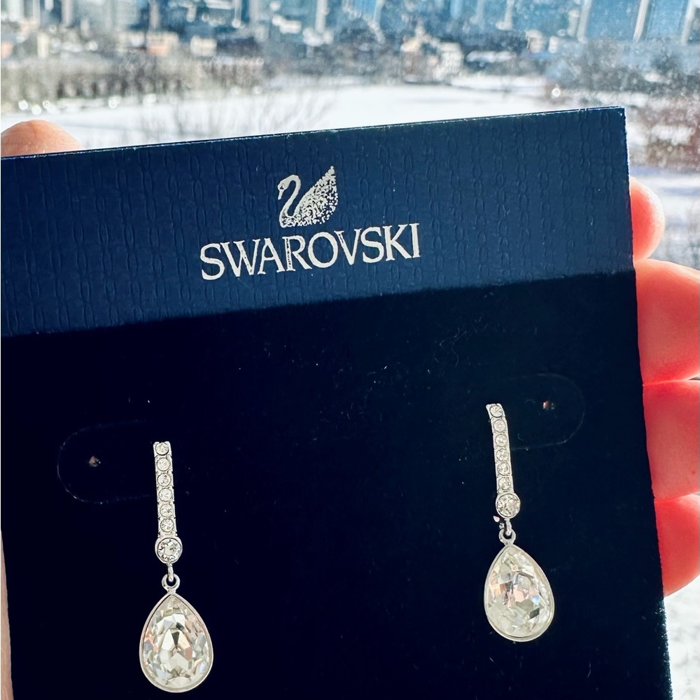 Swarovski crystal drop earrings  - Clear Stones. 2.5 CM